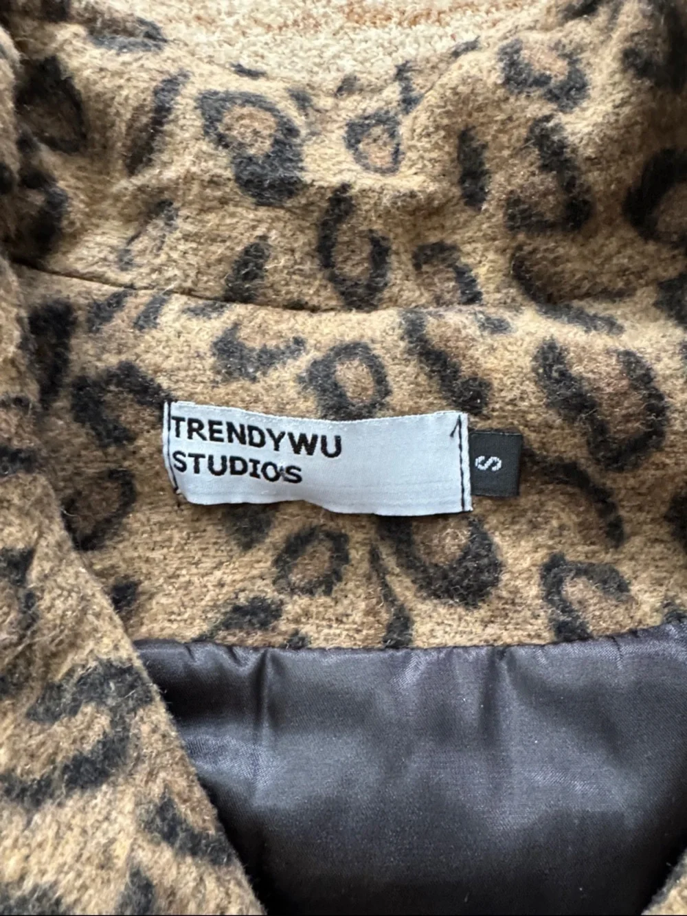 Women’s oversized Leopard Print Zip-Up Jacket